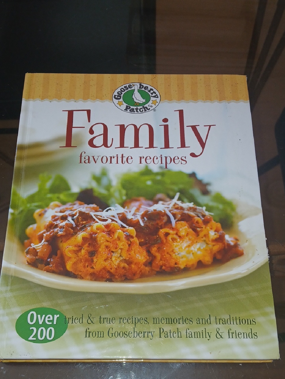 Family Favorite Recipes Cookbook - Cream Cover 2009.  Hardcover